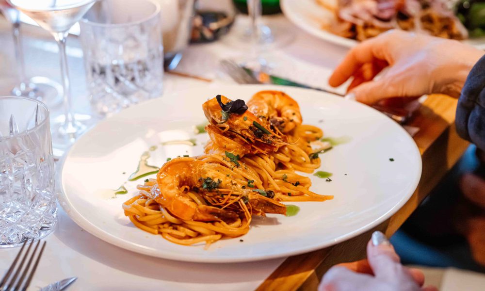Kym. 06.26 k-107 Fisch Pasta – mediterrane Spezialität aus Griechenlan